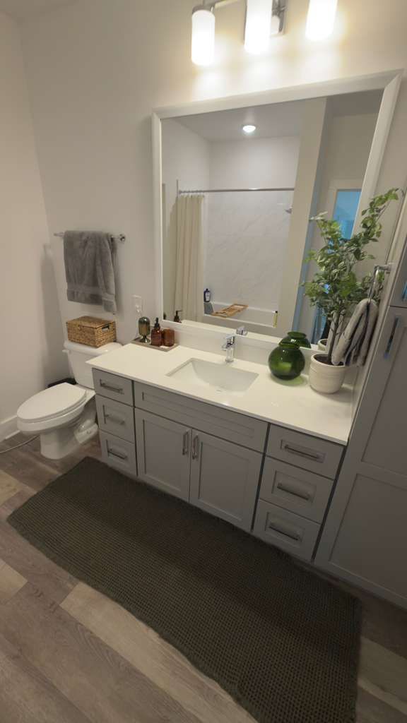 Spotless bathroom vanity after a Bóson Clean visit